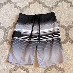 Mens Sonoma Swimming Trunks Board Shorts. Gray Black and White. Size 30